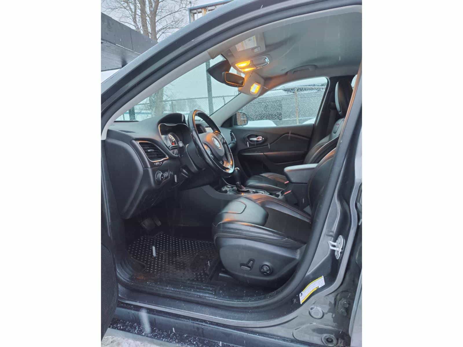 2020 Jeep CHEROKEE TRAILHAWK Trailhawk - Image 8