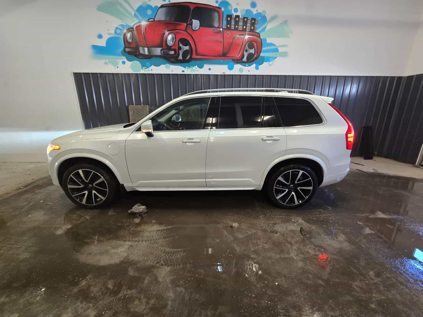 2018 Volvo XC90 Momentum - Image 7