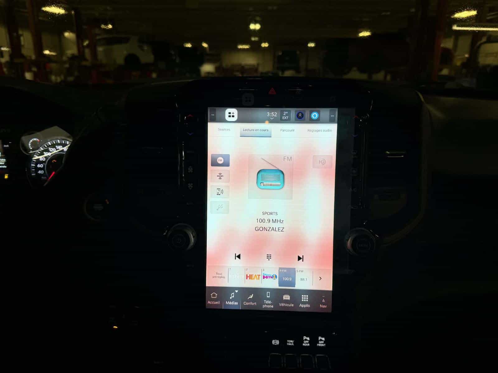 Image 10 RAM 2500 Black Express 2026