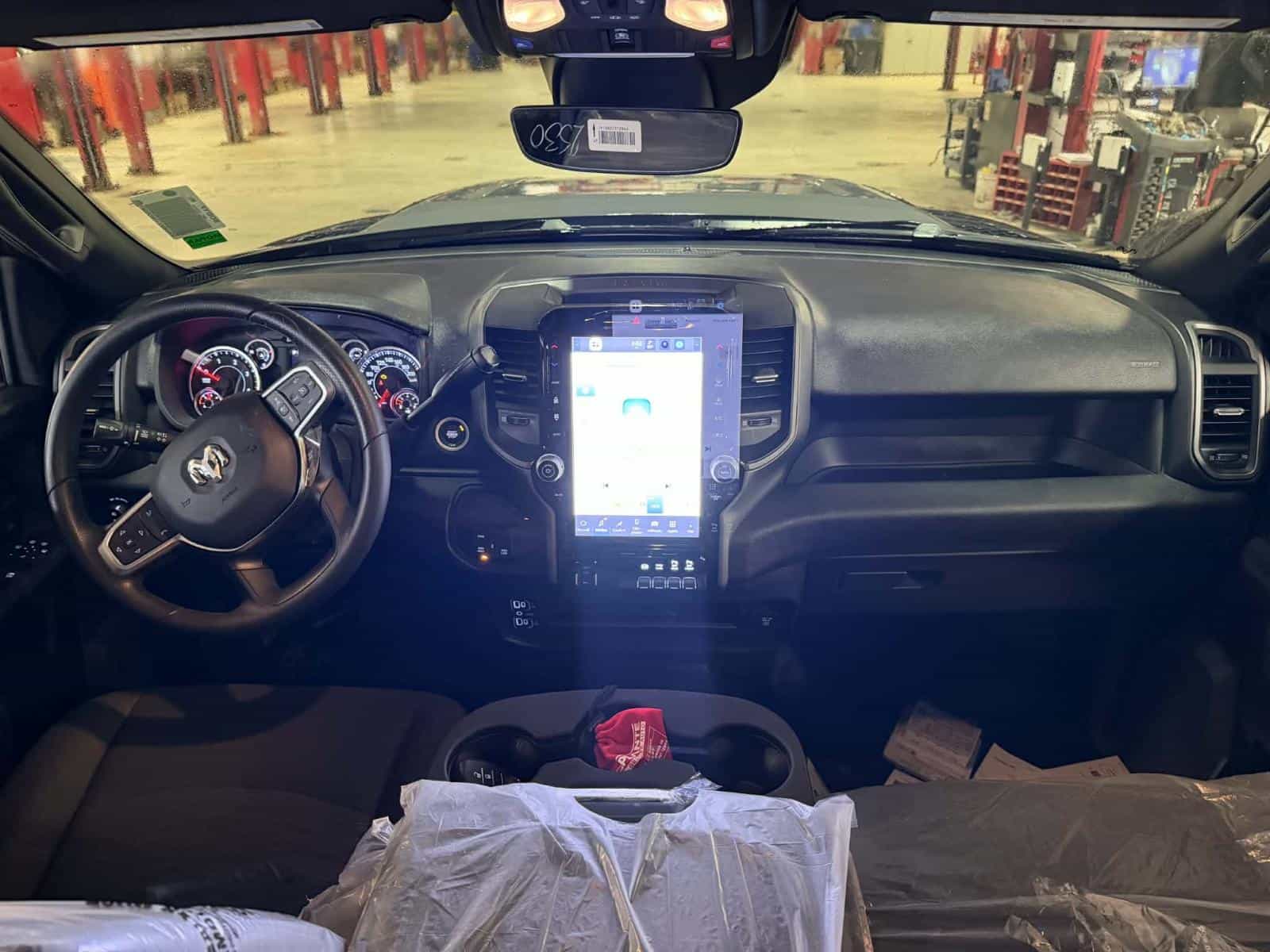 Image 9 RAM 2500 Black Express 2026