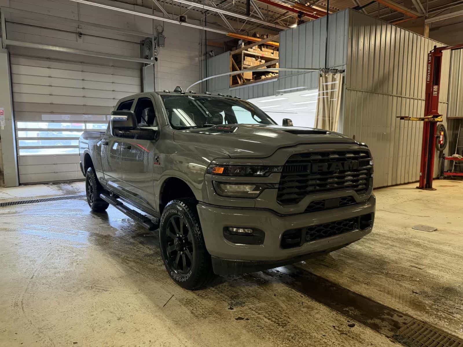 Image 3 RAM 2500 Black Express 2026