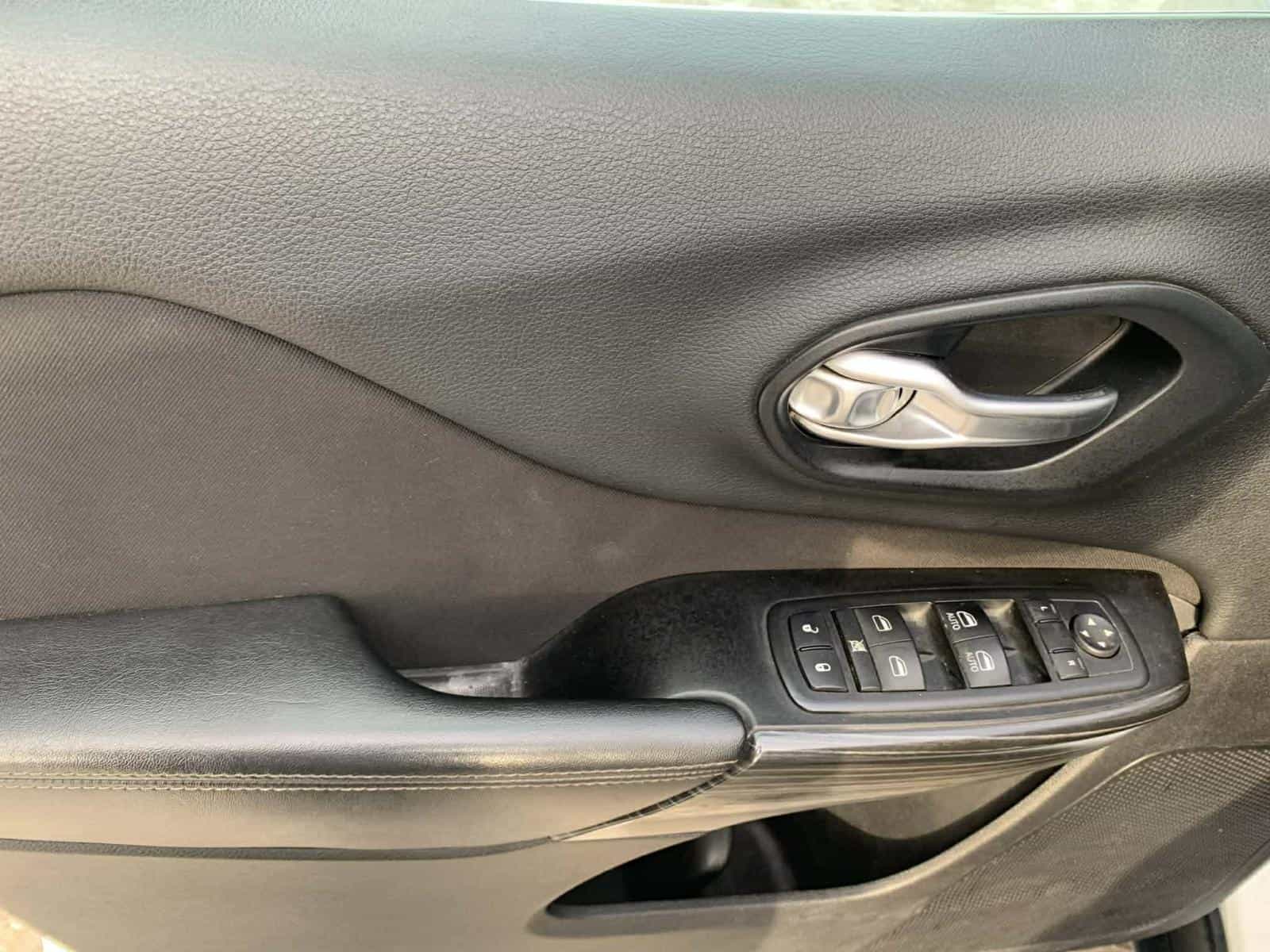 2014 Jeep Cherokee North - Image 13