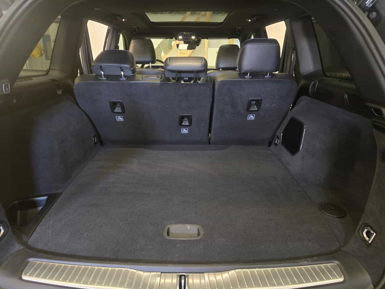 2023 Jeep Grand Cherokee Overland Overland - Image 10