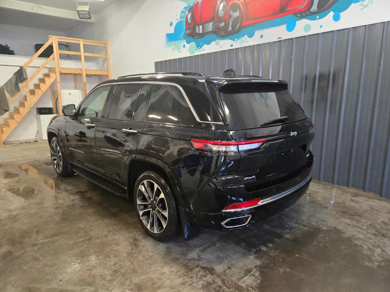 2023 Jeep Grand Cherokee Overland Overland - Image 7