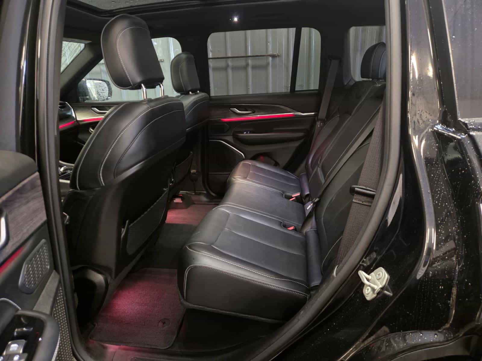 2023 Jeep Grand Cherokee Overland Overland - Image 13