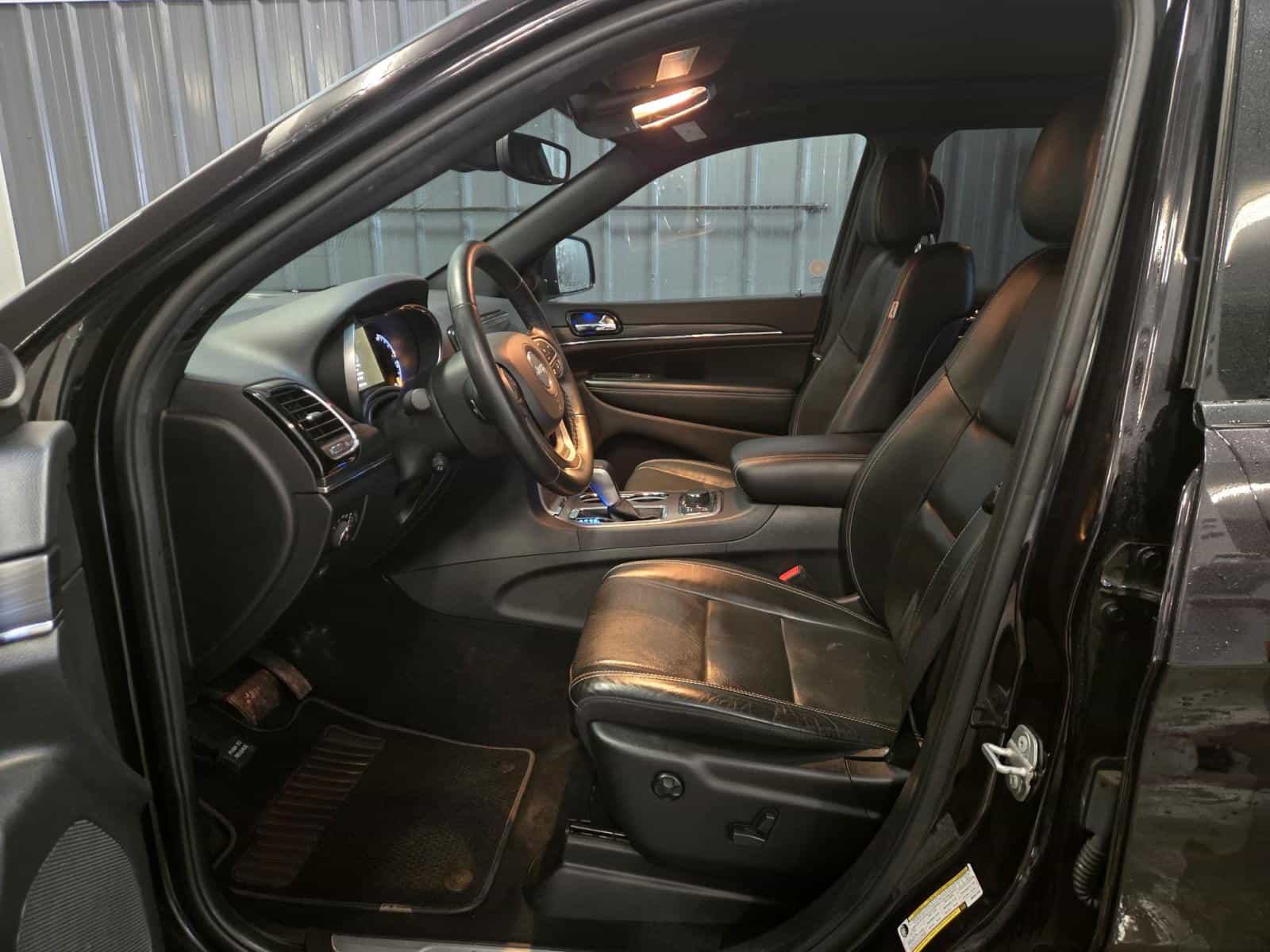 2021 Jeep Grand Cherokee 80th Anniversary Edition - Image 11