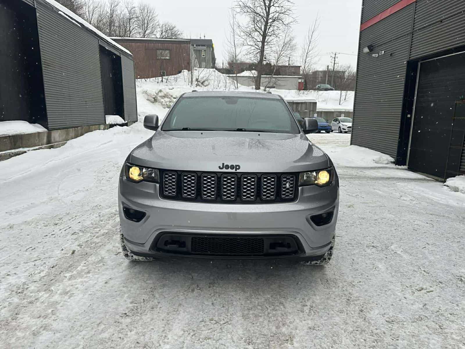 2019 Jeep Grand Cherokee Altitude - Image 2