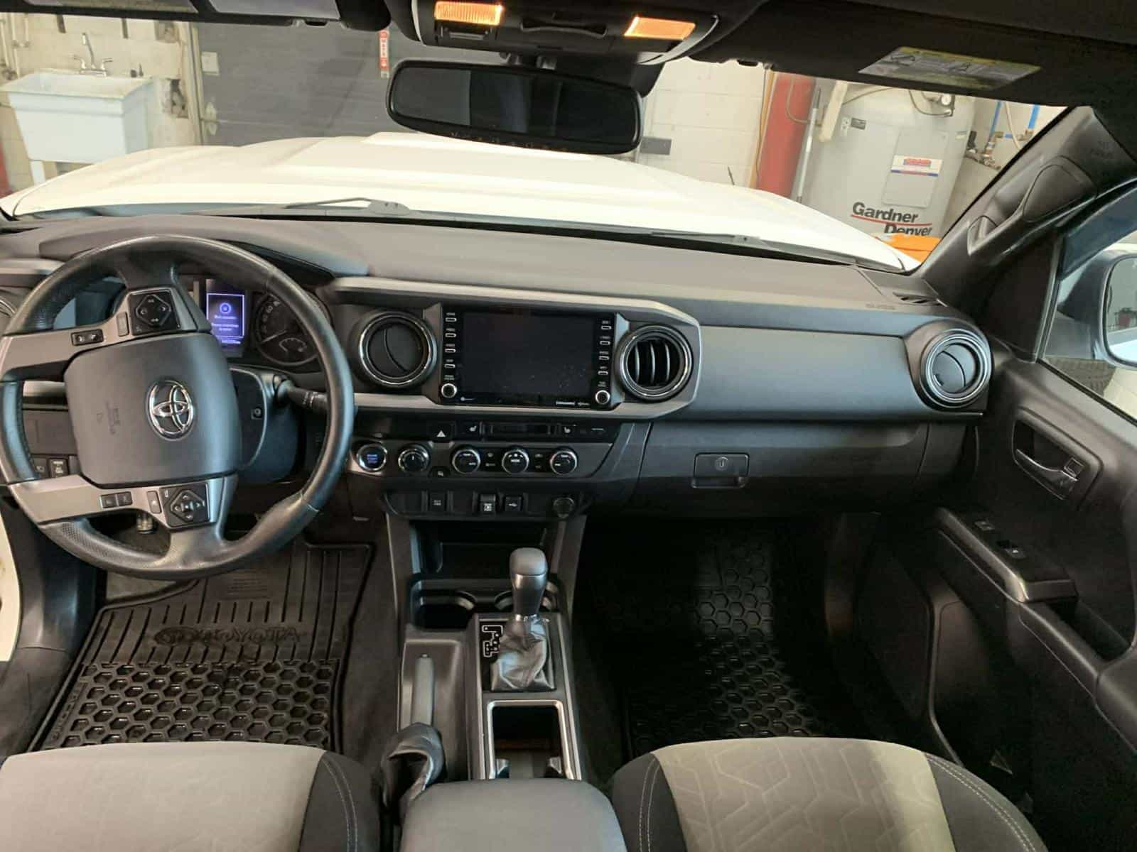 2020 Toyota Tacoma TRD Sport - Image 11