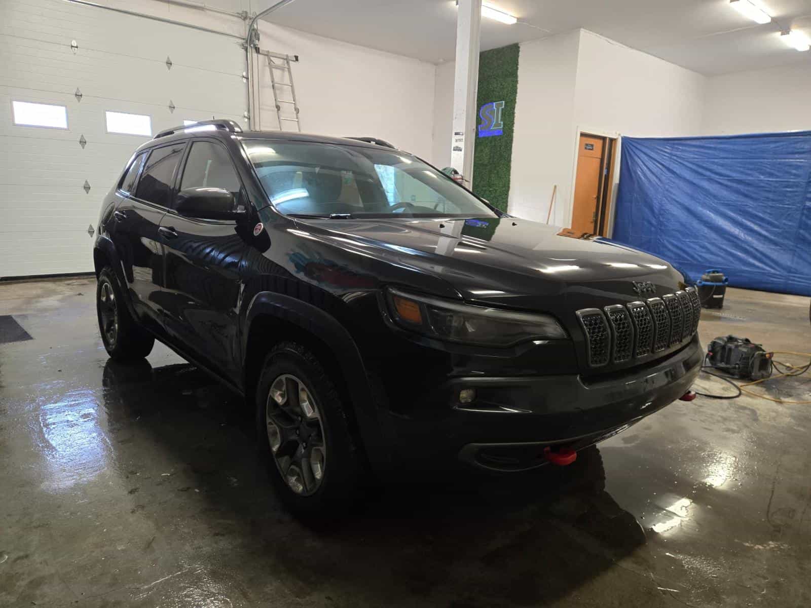 2019 Jeep Cherokee Trailhawk - Image 3