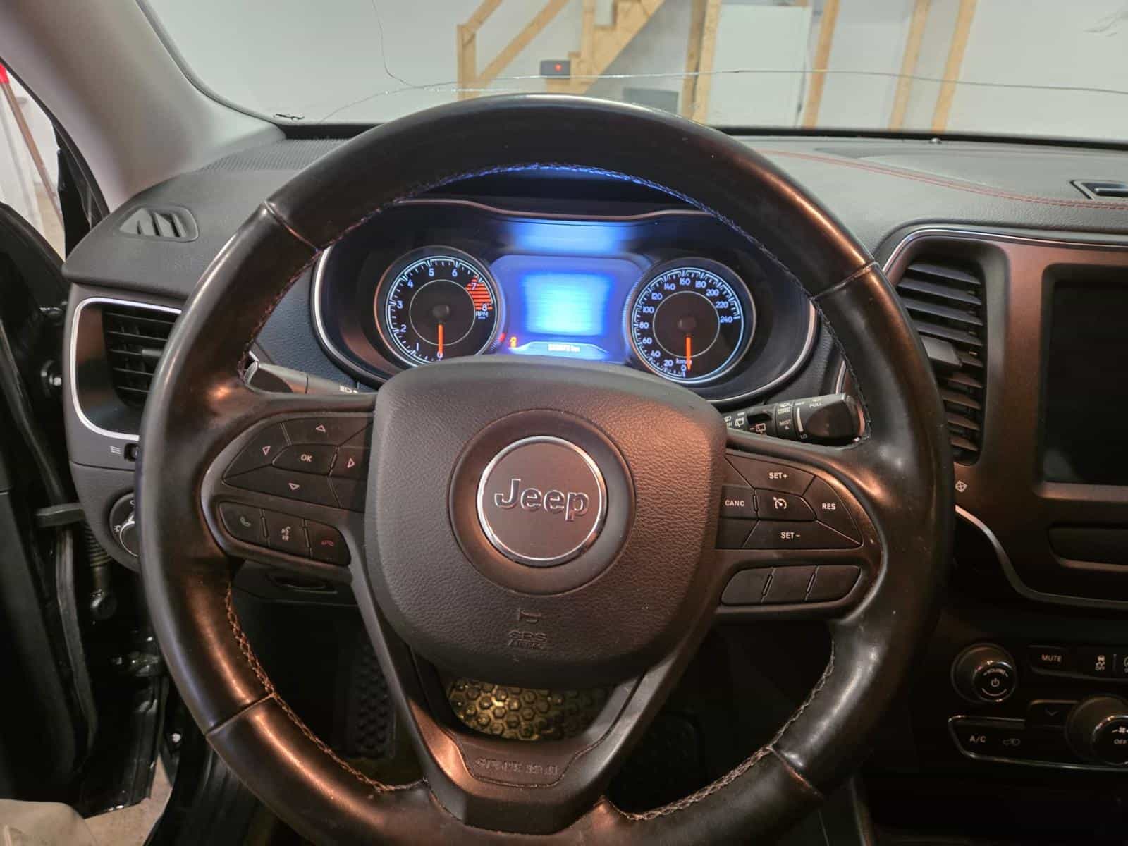 2019 Jeep Cherokee Trailhawk - Image 14