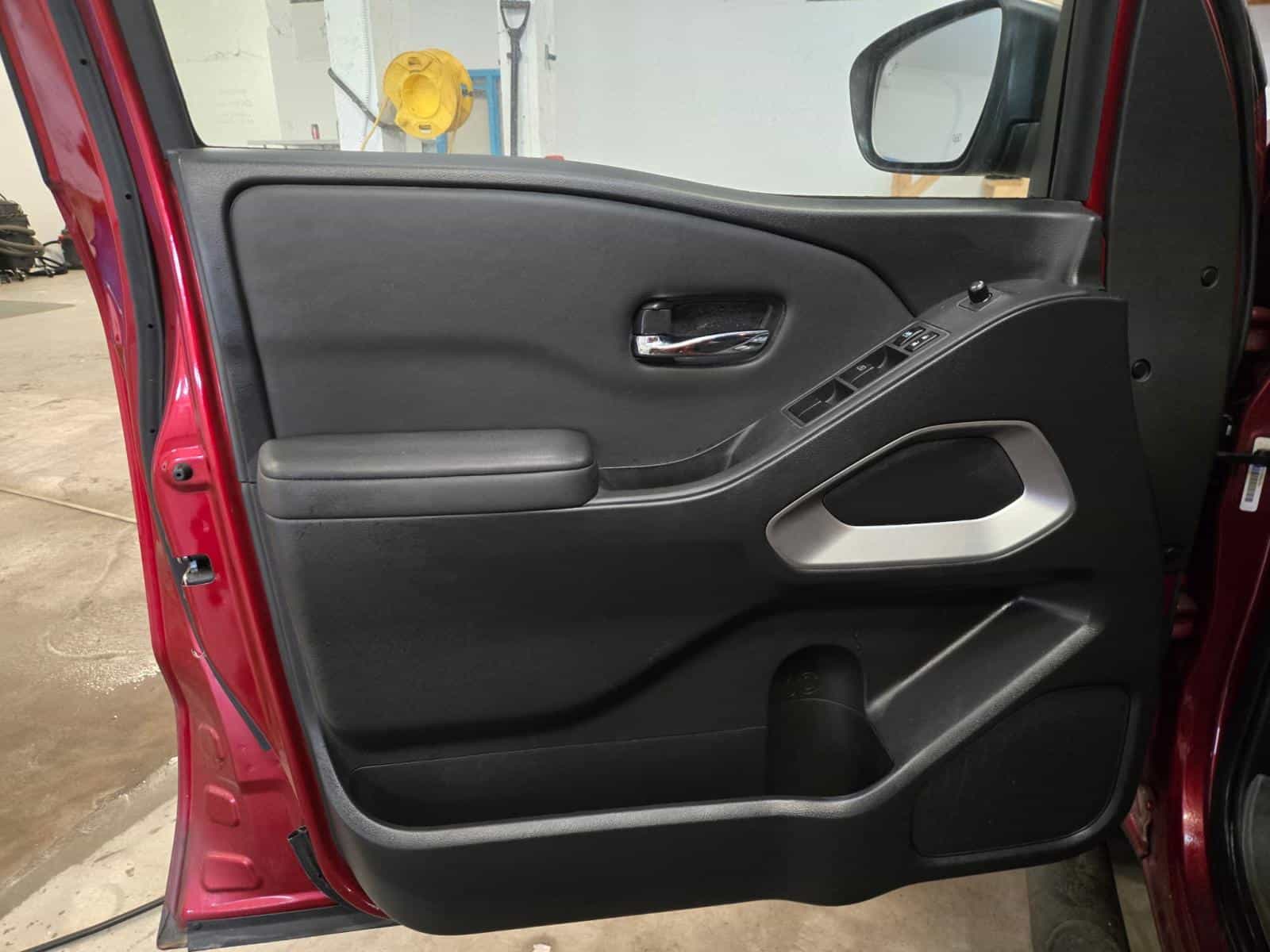 2022 Nissan Frontier SV - Image 9