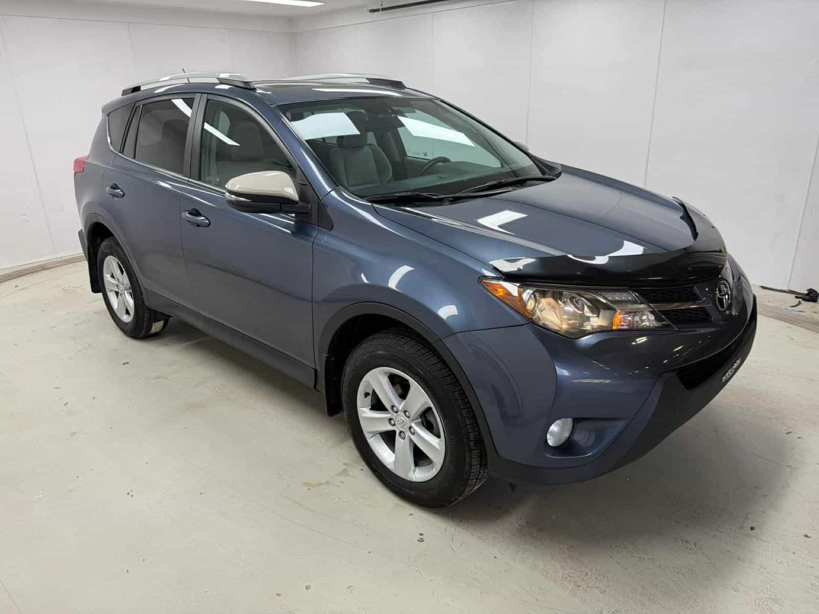 2013 Toyota Rav4 XLE - Image 3