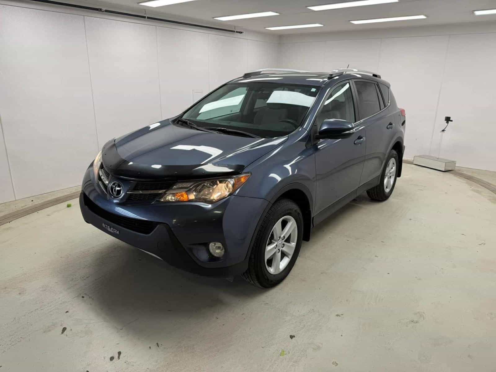 Image 1 Toyota Rav4 XLE 2013