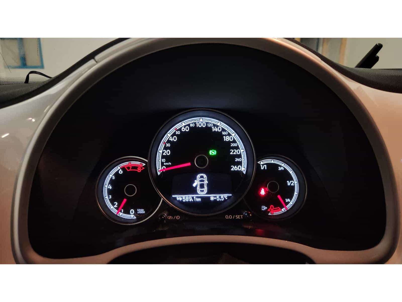 2018 Volkswagen Beetle Trendline - Image 15