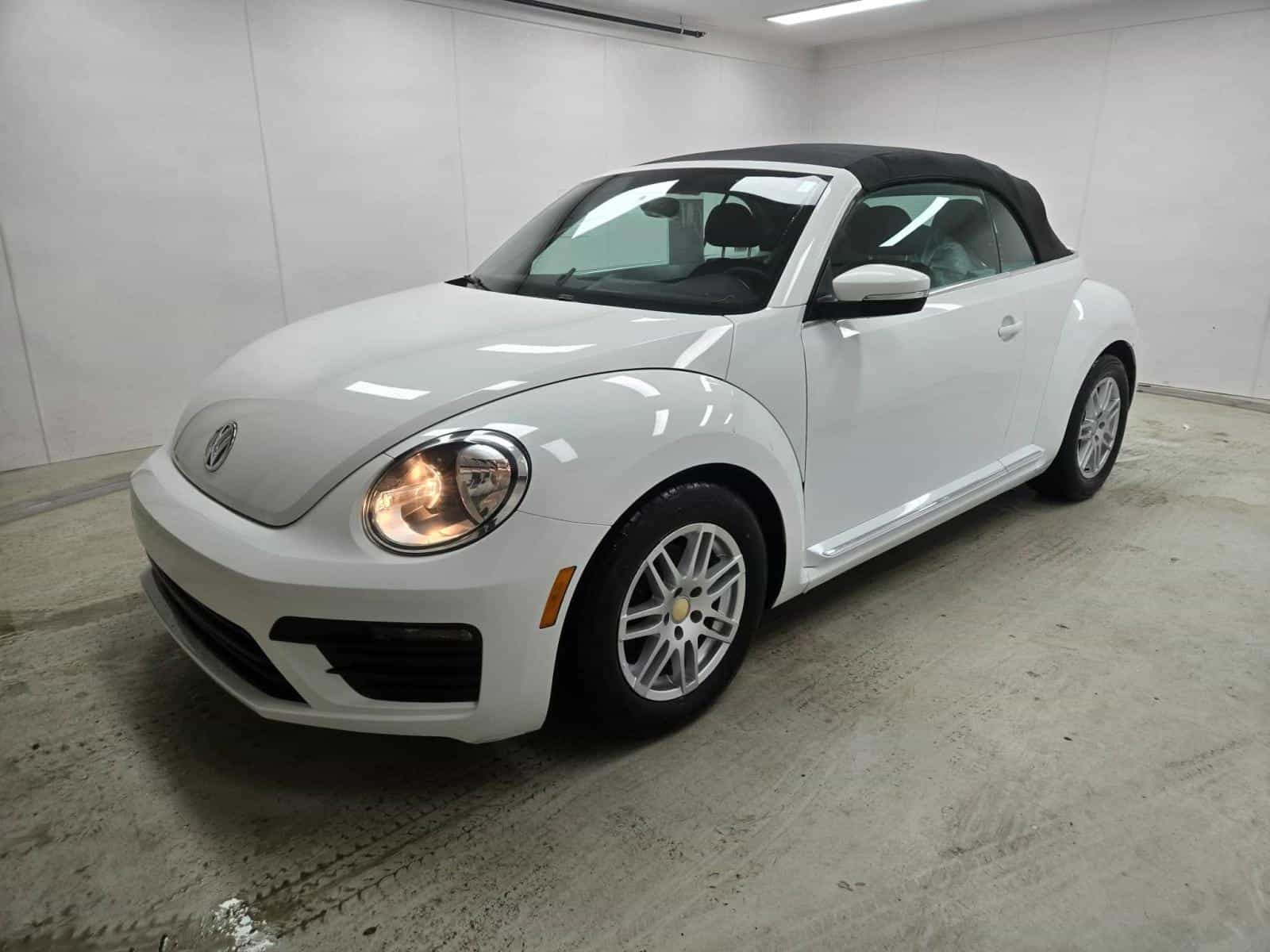 2018 Volkswagen Beetle Trendline - Image 1