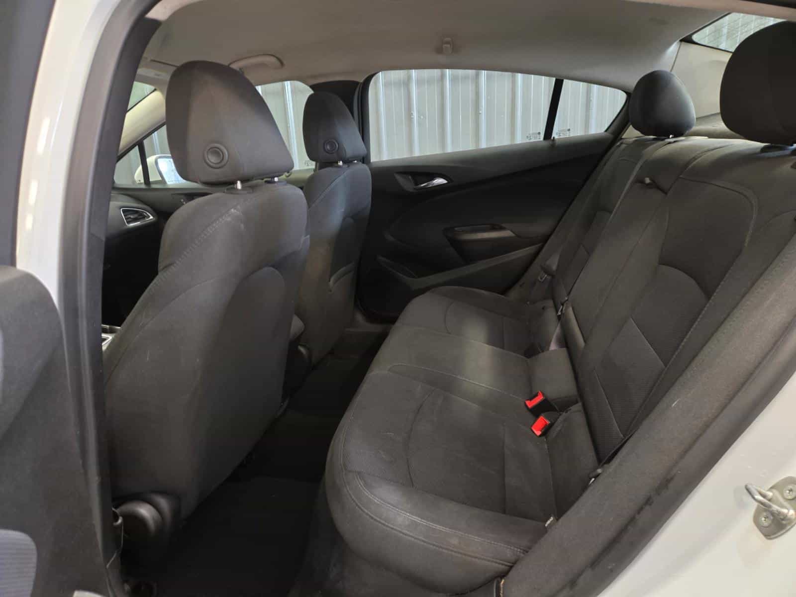 2017 Chevrolet CRUZE LT LT - Image 9