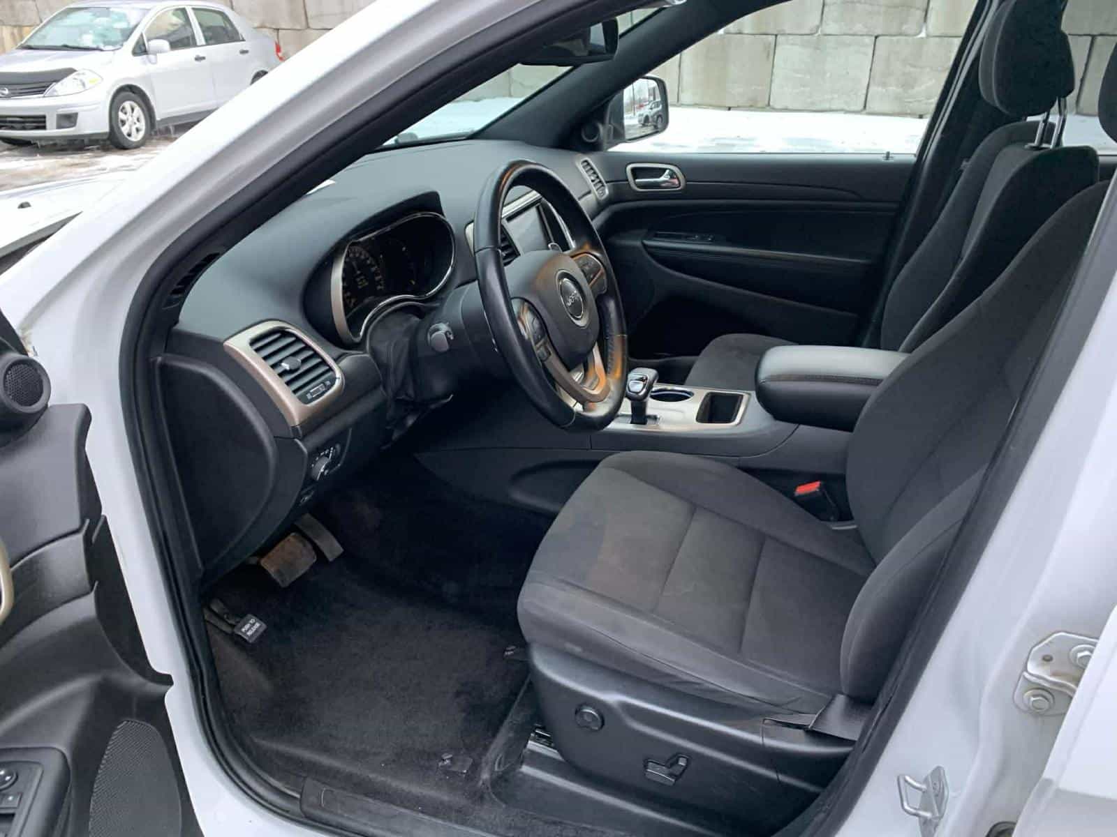 2015 Jeep Grand Cherokee Laredo - Image 16