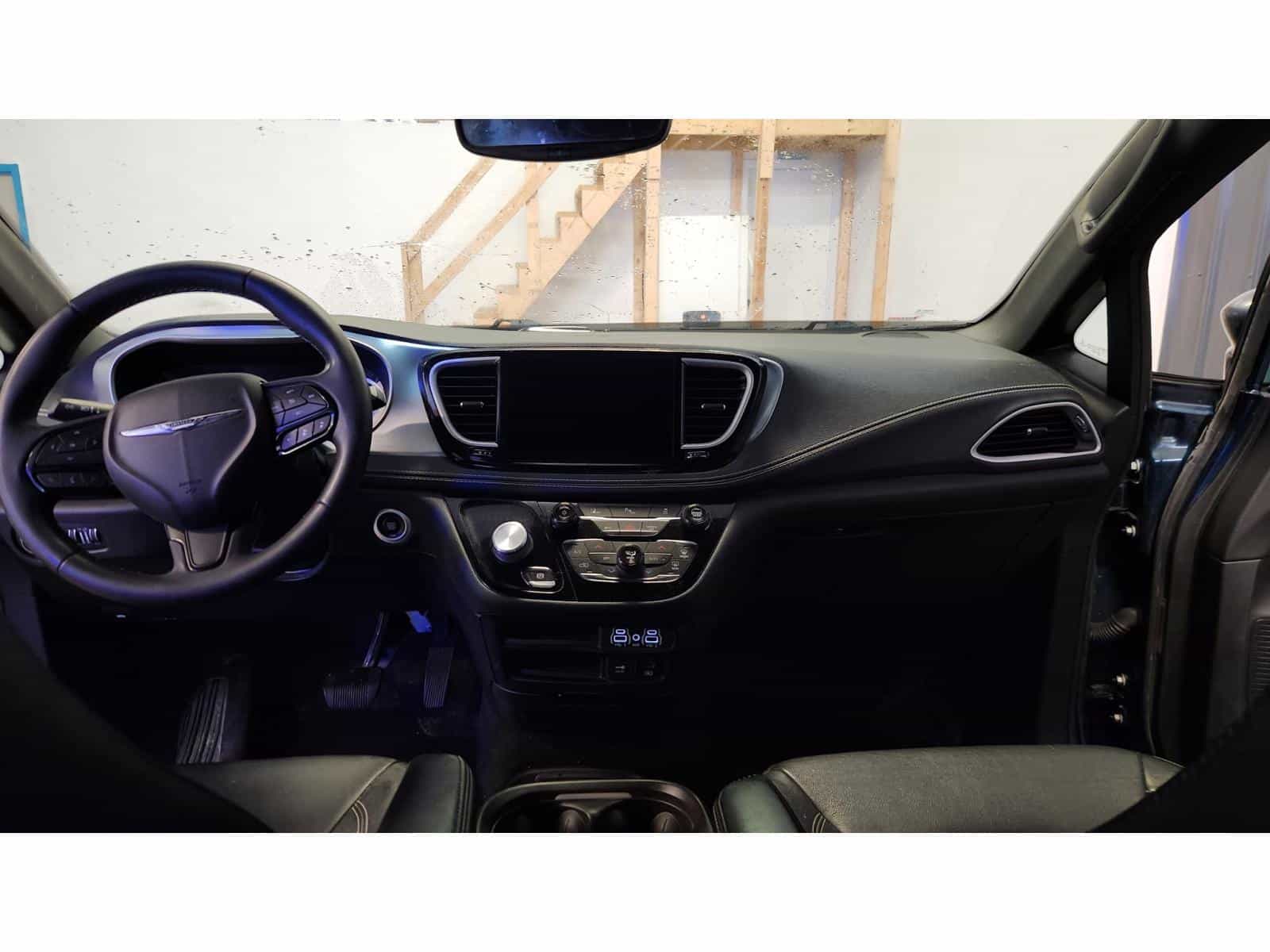 2022 Chrysler Pacifica Hybrid Touring L - Image 13