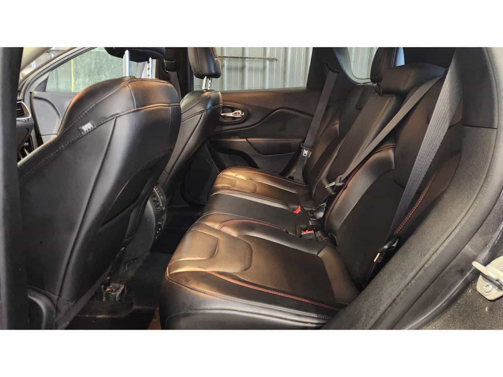 2020 Jeep Cherokee Trailhawk - Image 11