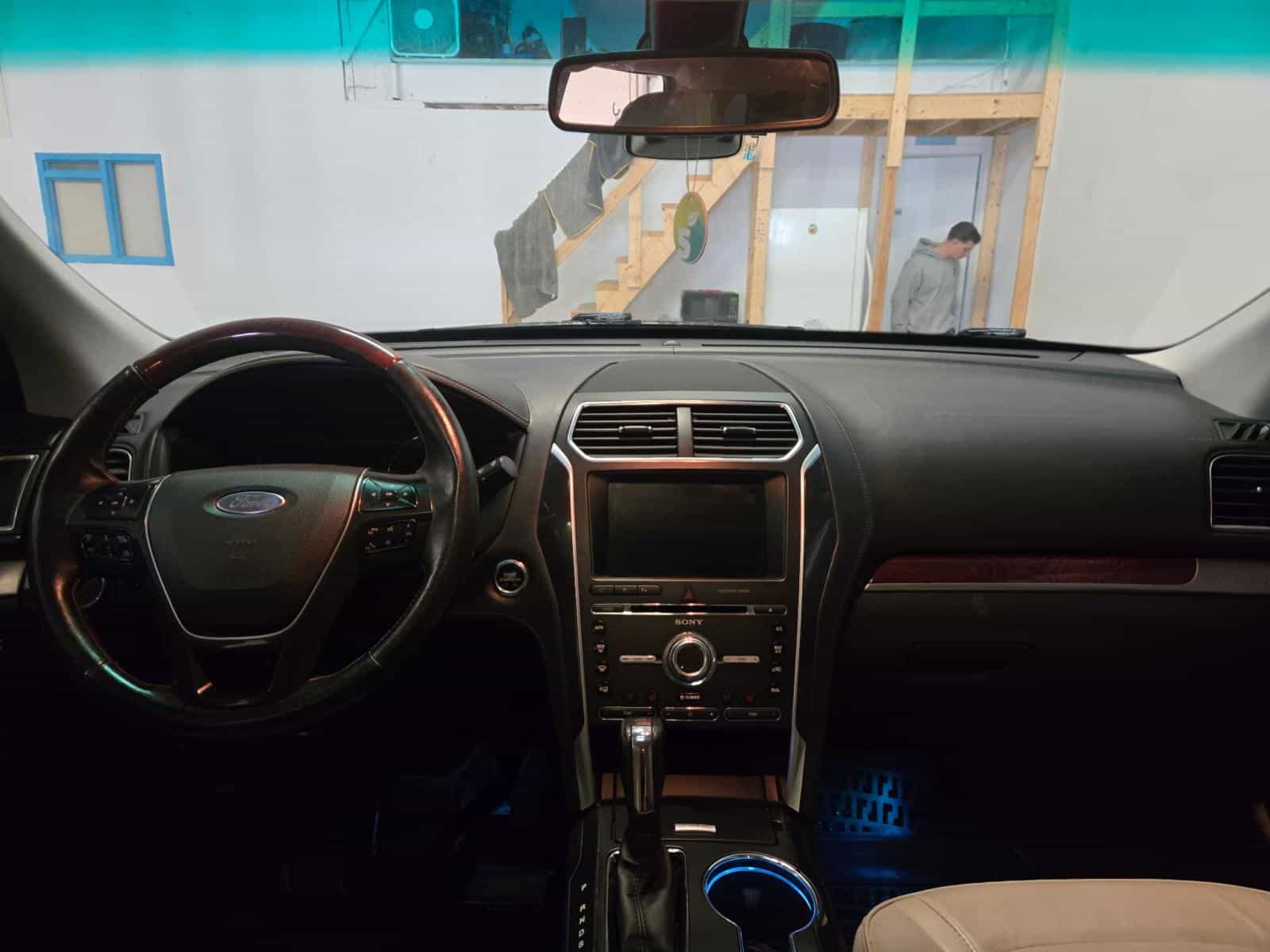 2016 Ford Explorer Platinum - Image 12