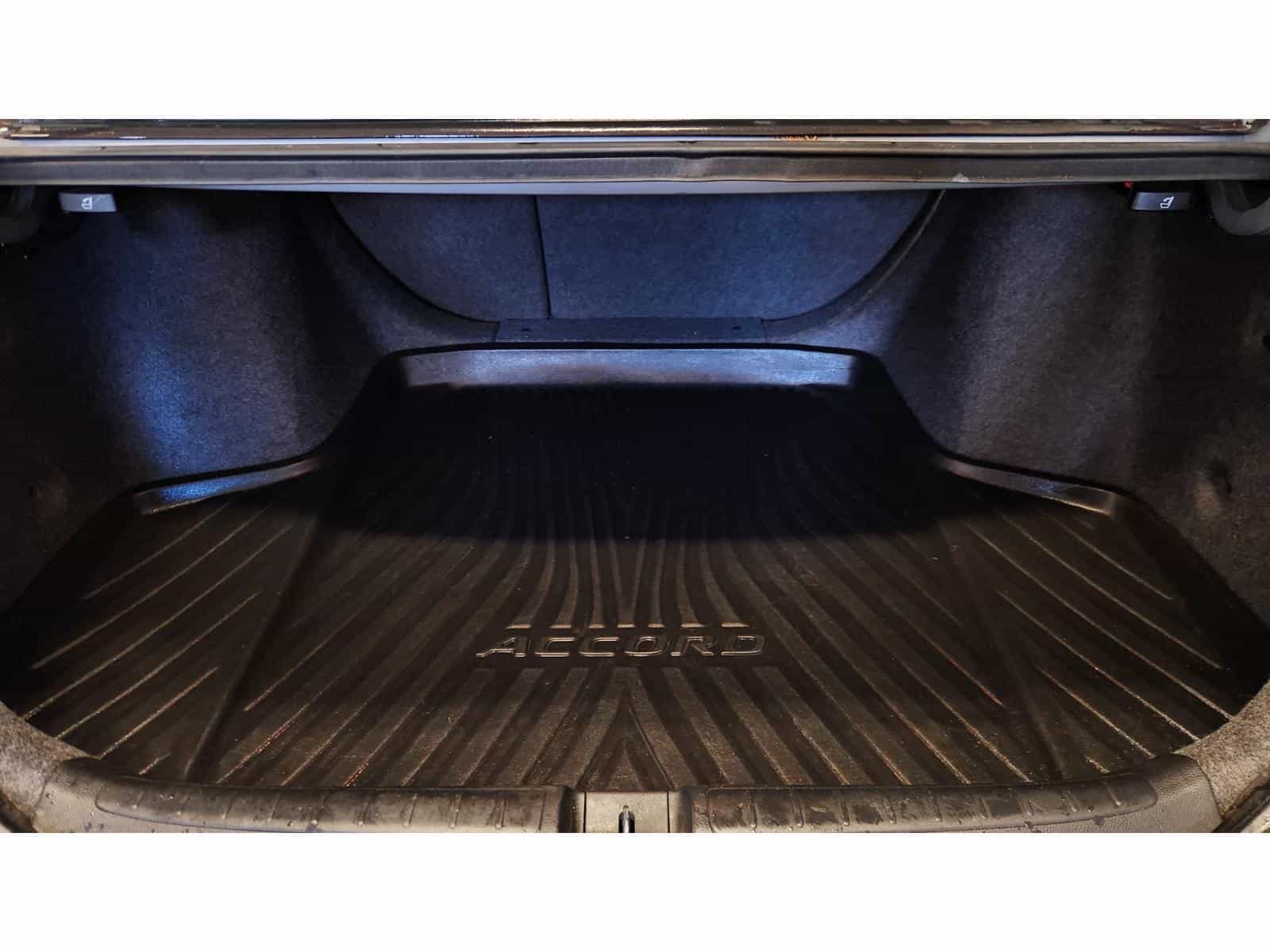 2018 Honda Accord LX - Image 10