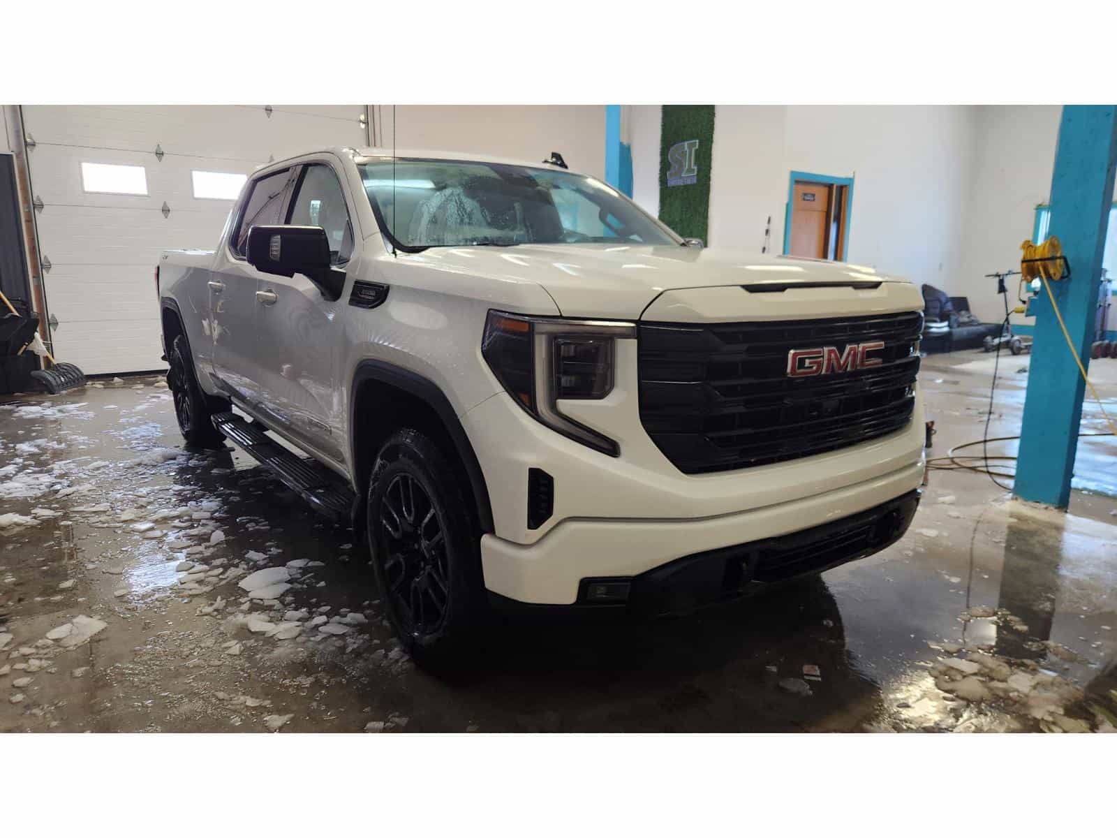 2022 GMC Sierra K1500 Elevation - Image 3