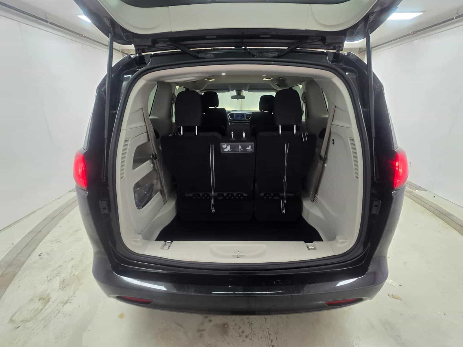 2021 Chrysler Grand Caravan SXT - Image 7