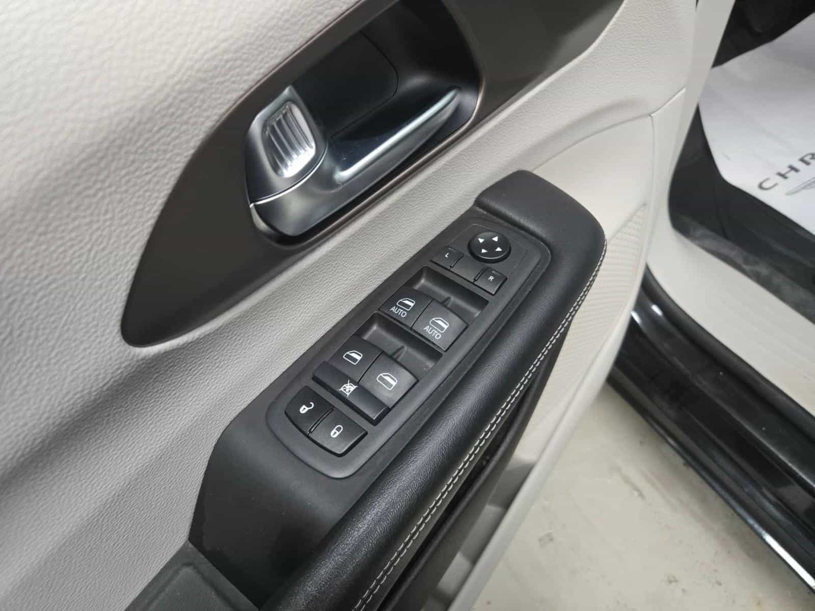 2021 Chrysler Grand Caravan SXT - Image 15