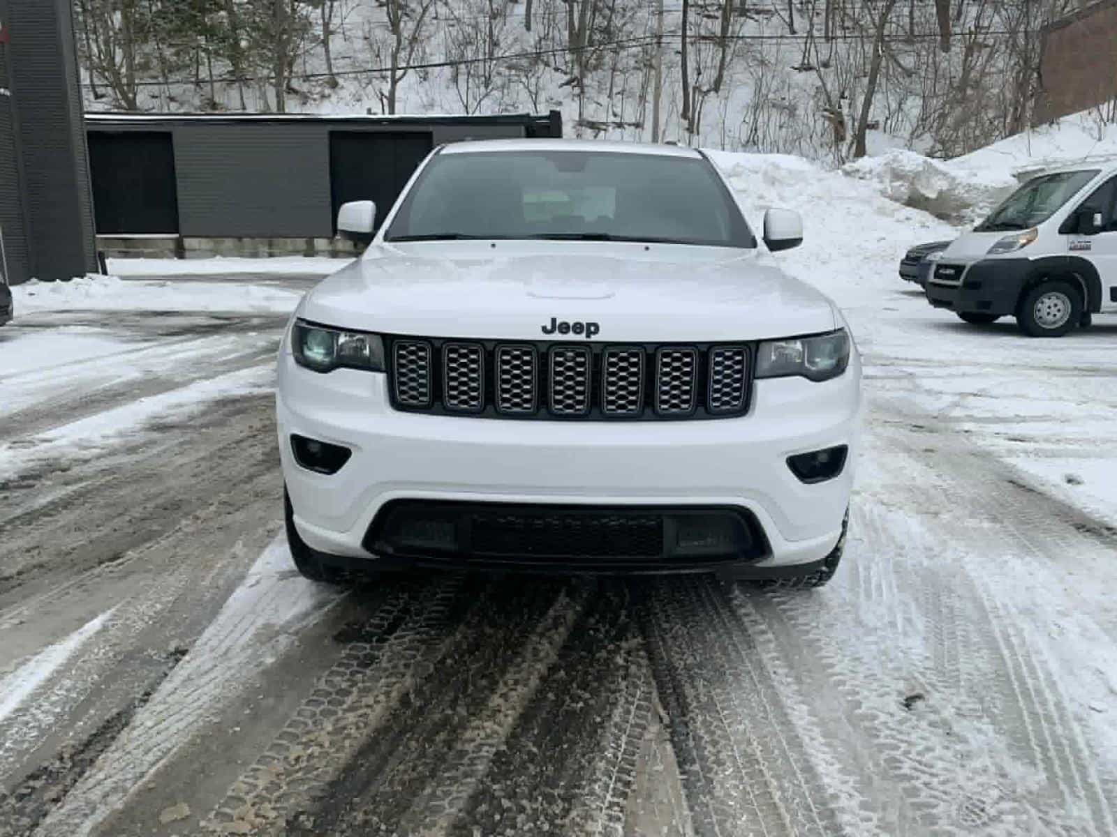 2021 Jeep Grand Cherokee Altitude - Image 2