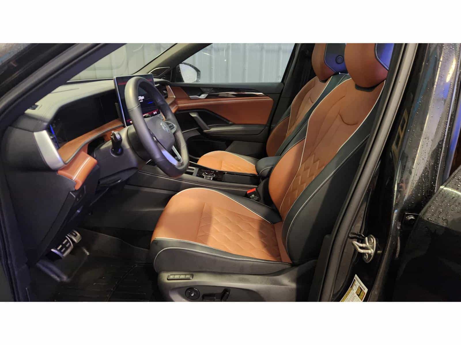 2025 Volkswagen Tiguan Highline R-Line - Image 11