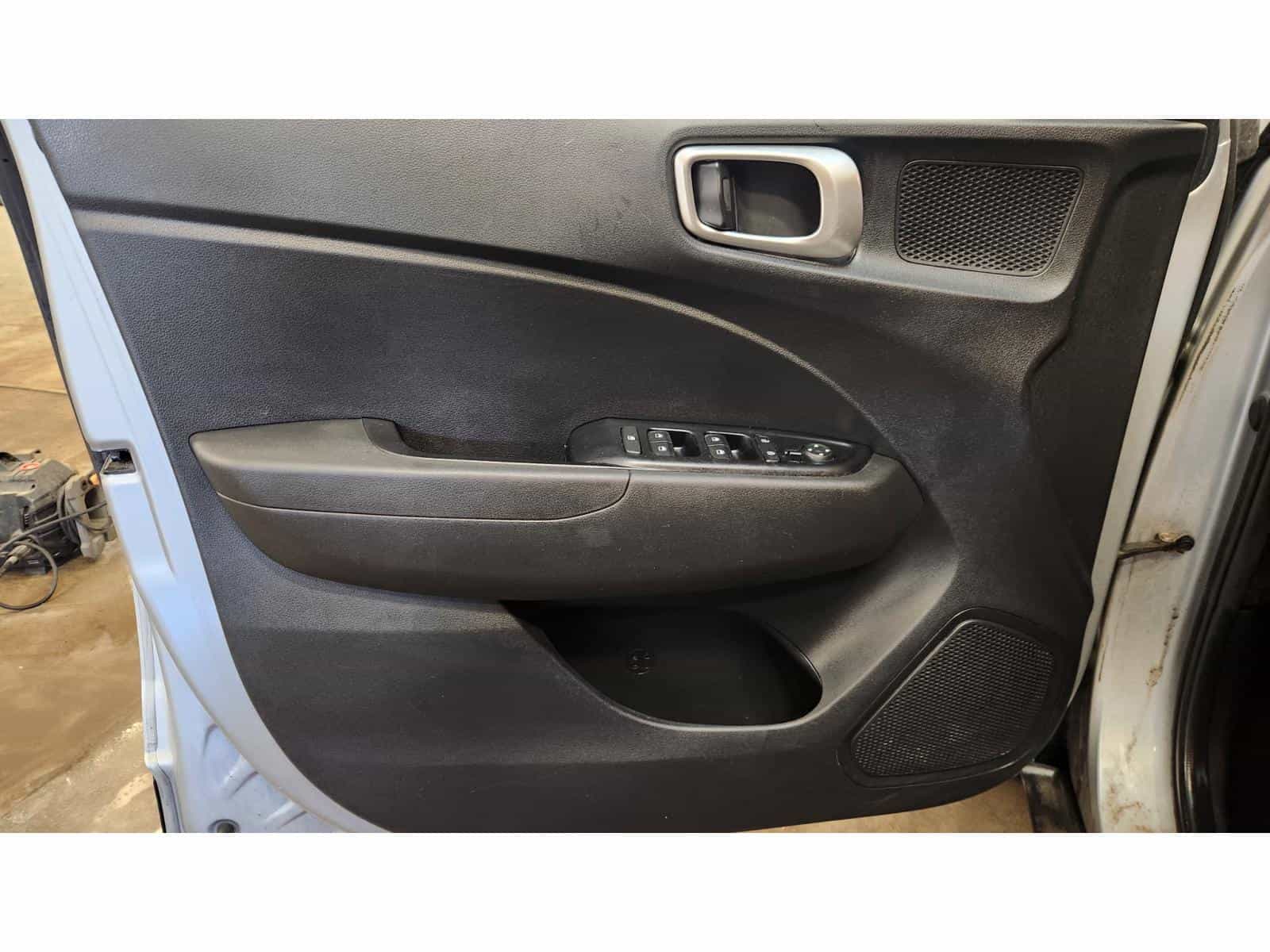 2020 Hyundai Venue Preferred - Image 6