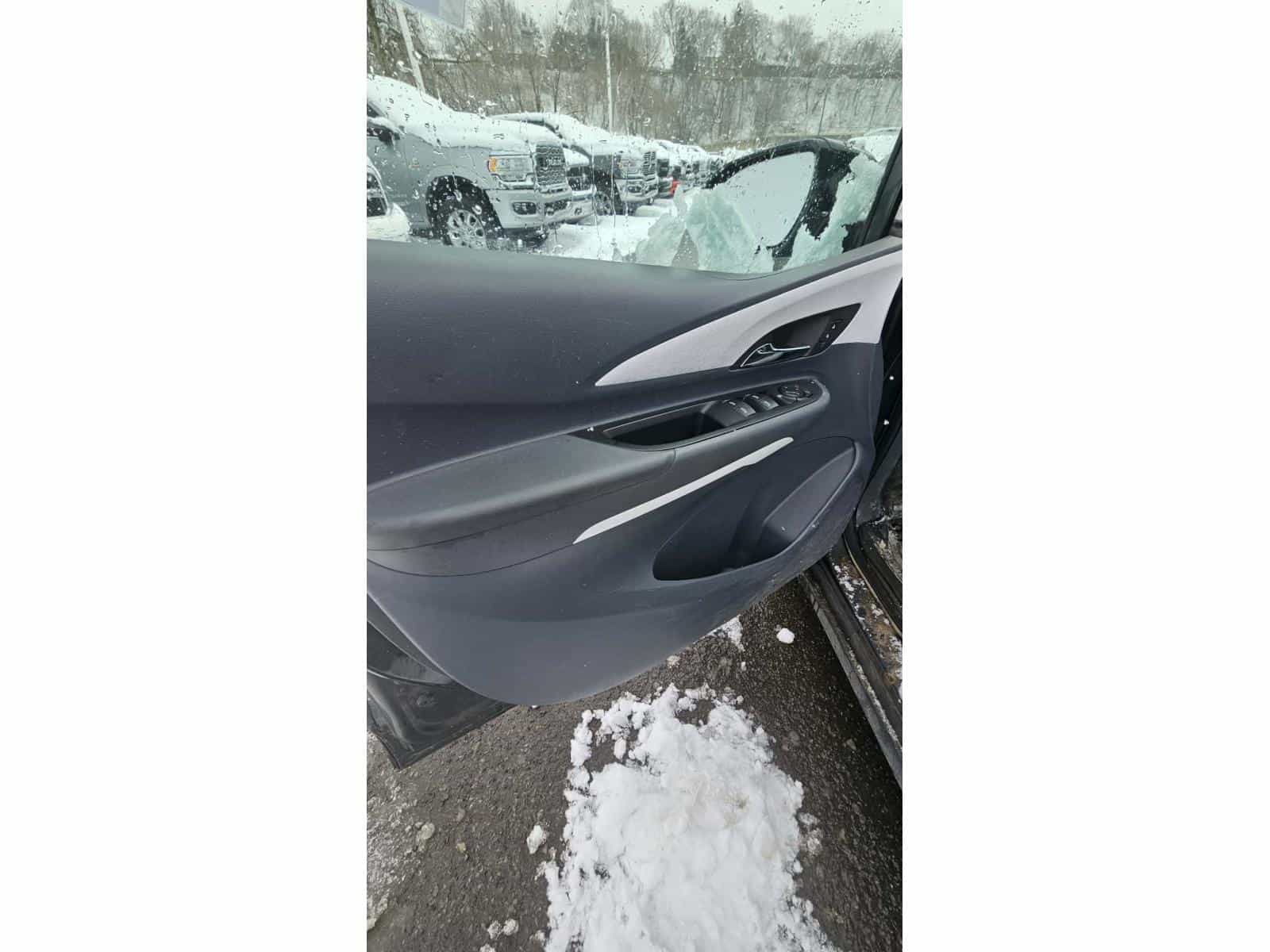 2017 Chevrolet Bolt EV LT - Image 8