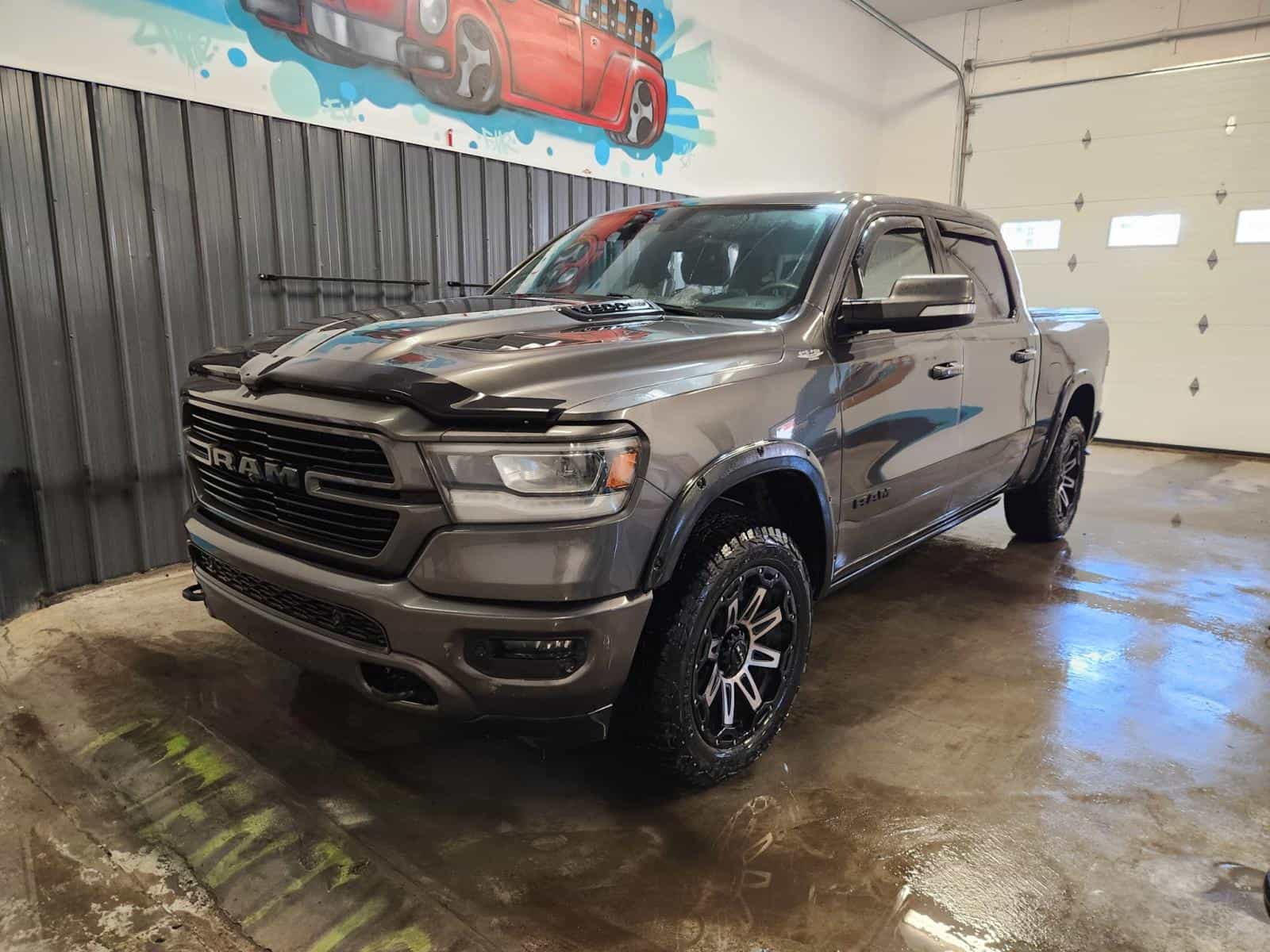 Image 1 RAM 1500 Laramie 2020