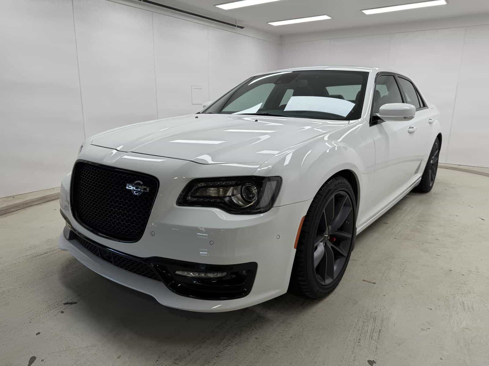 Image 1 Chrysler 300C C 2023