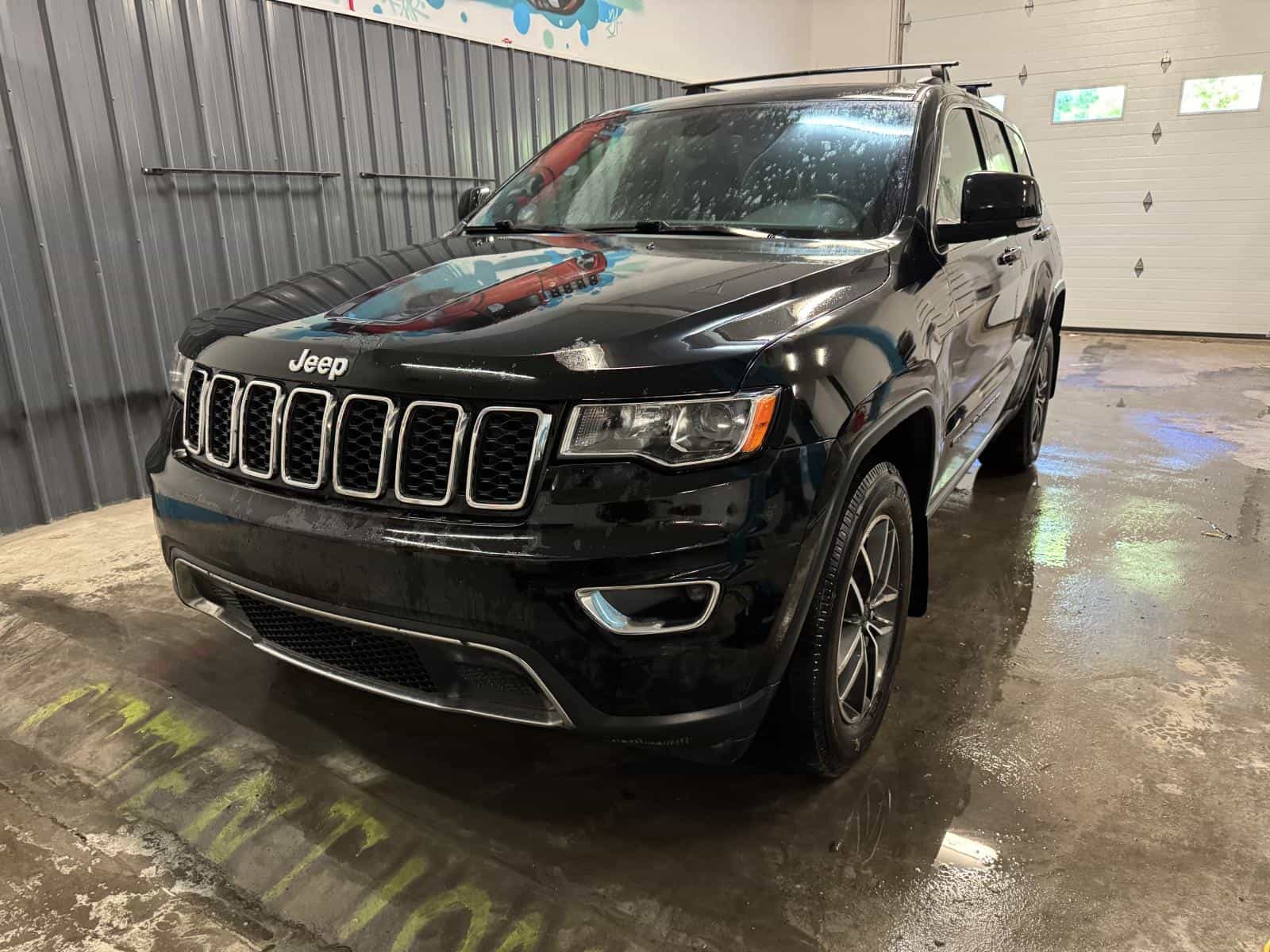 Image 1 Jeep Grand Cherokee Limited 2022