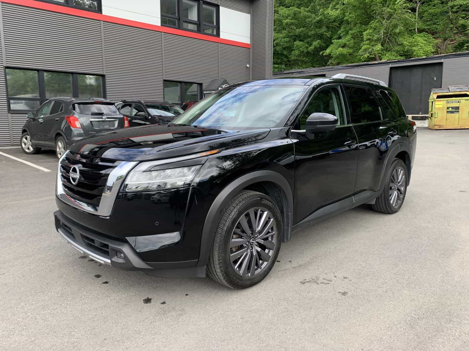 2024 Nissan Pathfinder SL - Image 1