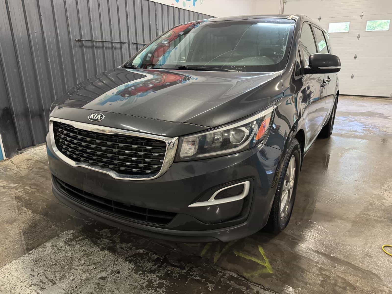 2020 Kia Sedona LX - Image 1