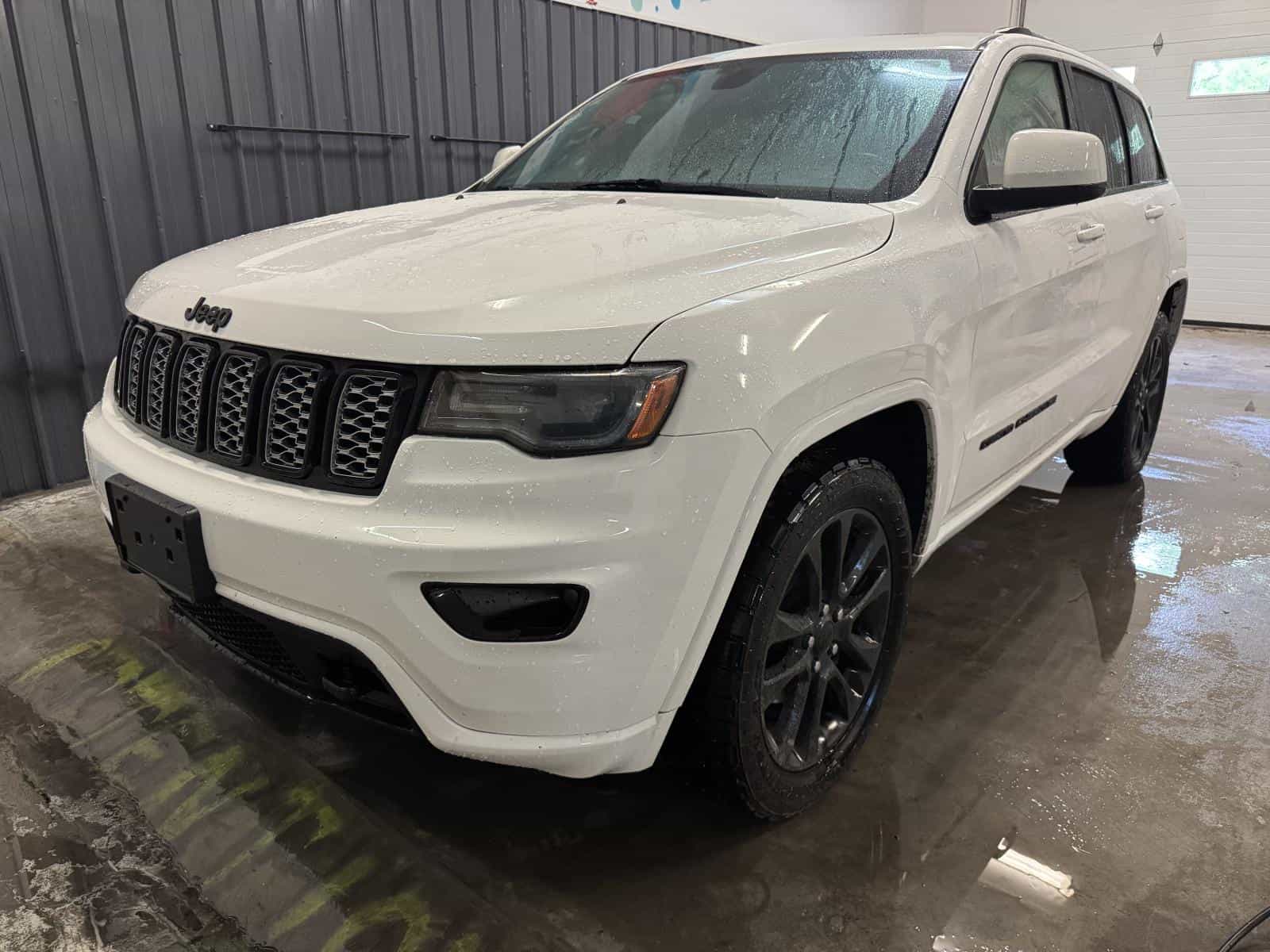 2020 Jeep Grand Cherokee Altitude - Image 1
