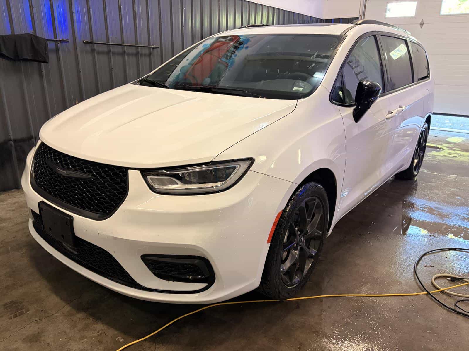 2025 Chrysler Pacifica Limited - Image 1