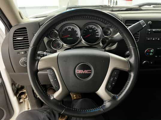2011 GMC Sierra Hybrid - Image 13