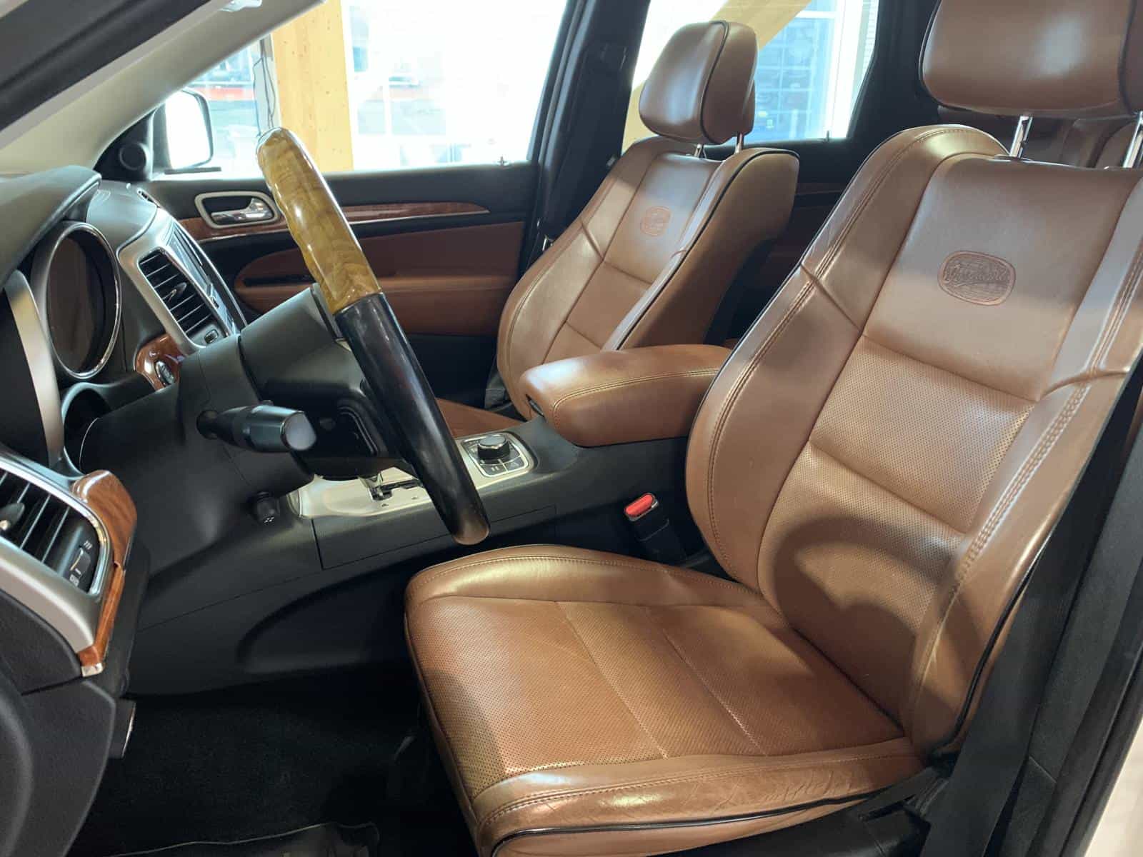 2011 Jeep Grand Cherokee Overland Overland - Image 10