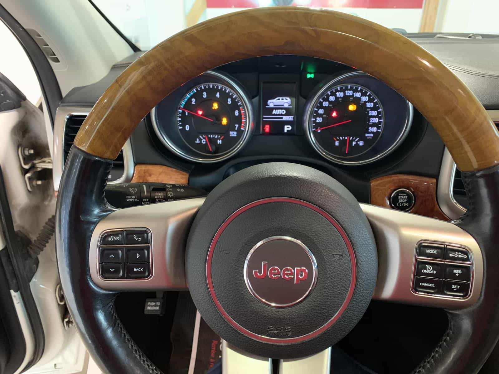 2011 Jeep Grand Cherokee Overland Overland - Image 13