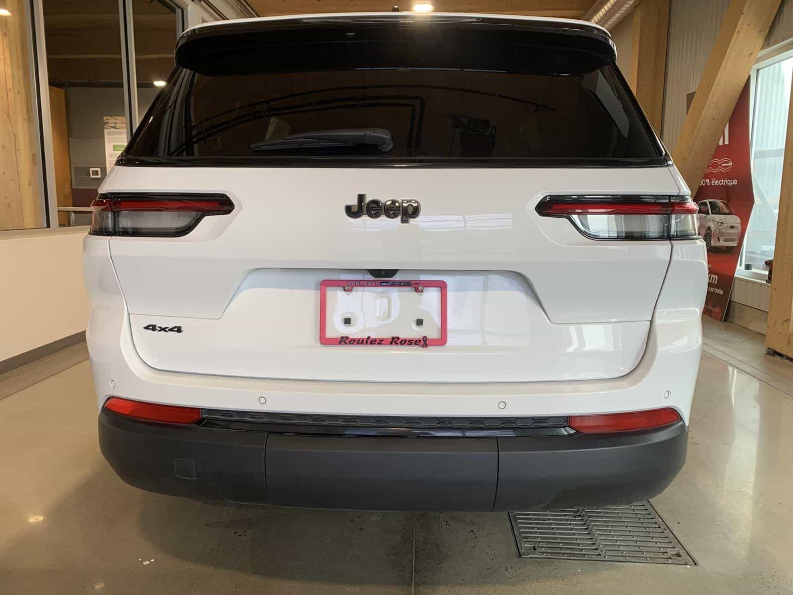 2024 Jeep Grand Cherokee L Laredo - Image 3