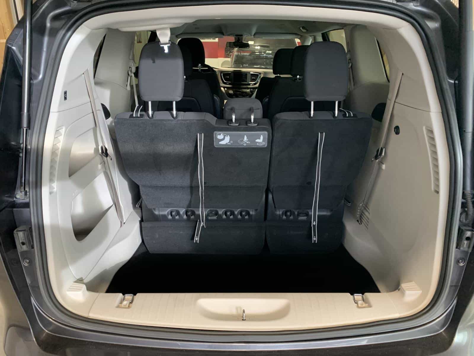 2019 Chrysler Pacifica Touring - Image 9