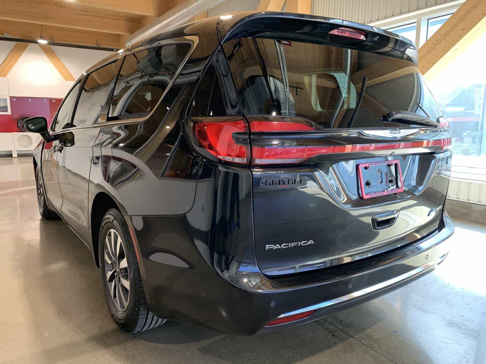 2023 Chrysler Pacifica Hybrid Touring L Hybrid Touring L - Image 2