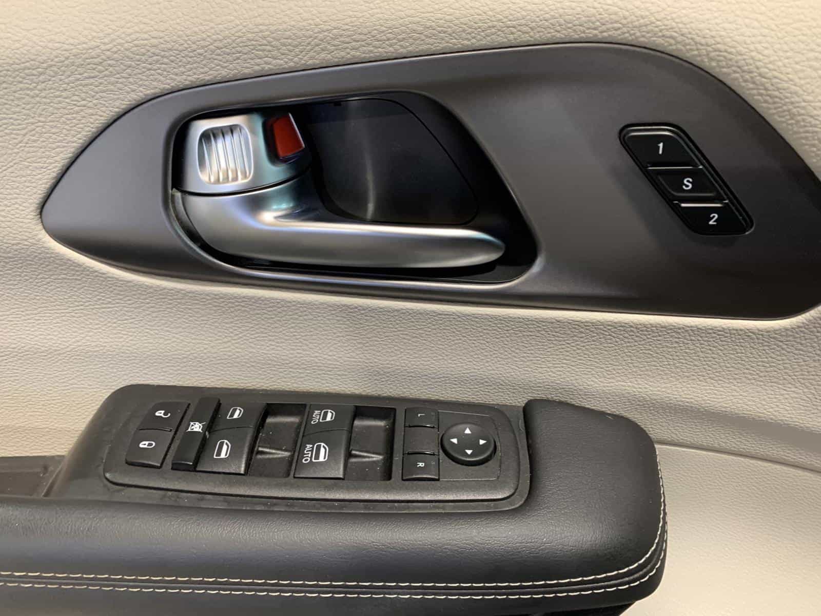 2023 Chrysler Pacifica Hybrid Touring L - Image 21