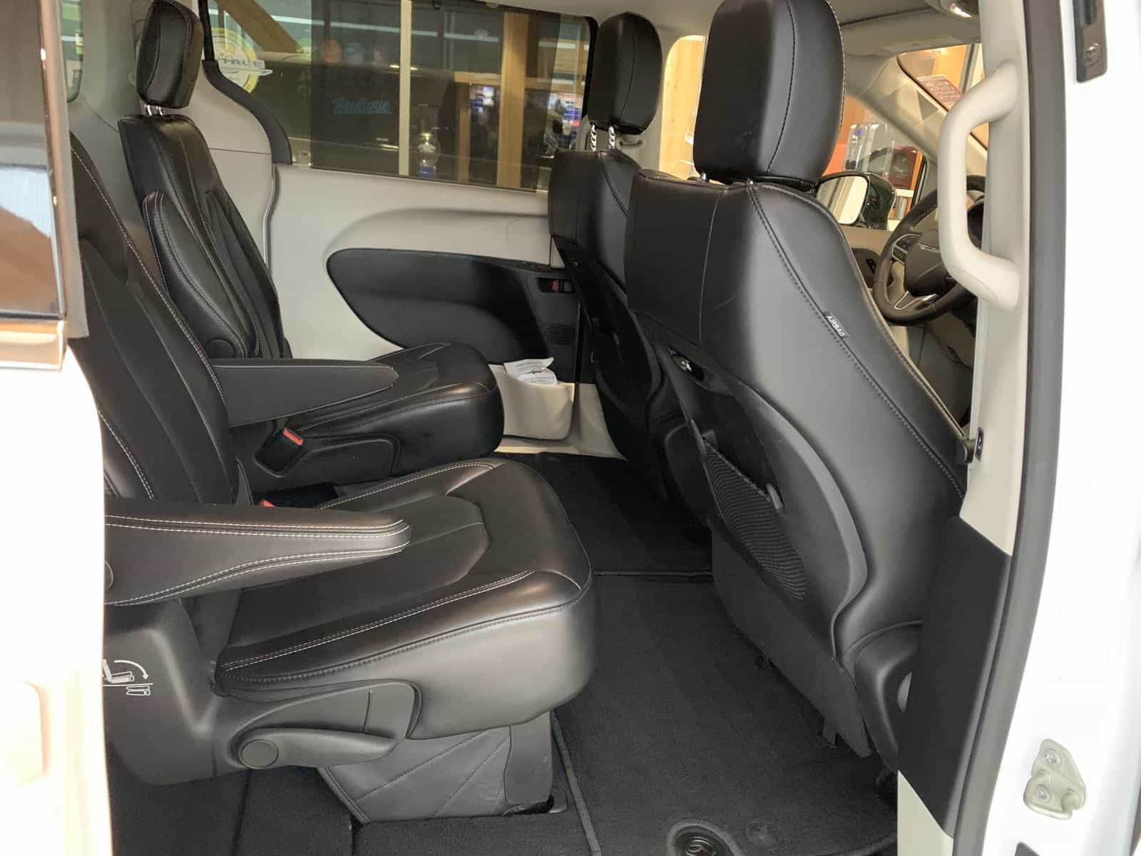 2024 Chrysler Pacifica Touring L Touring L - Image 9