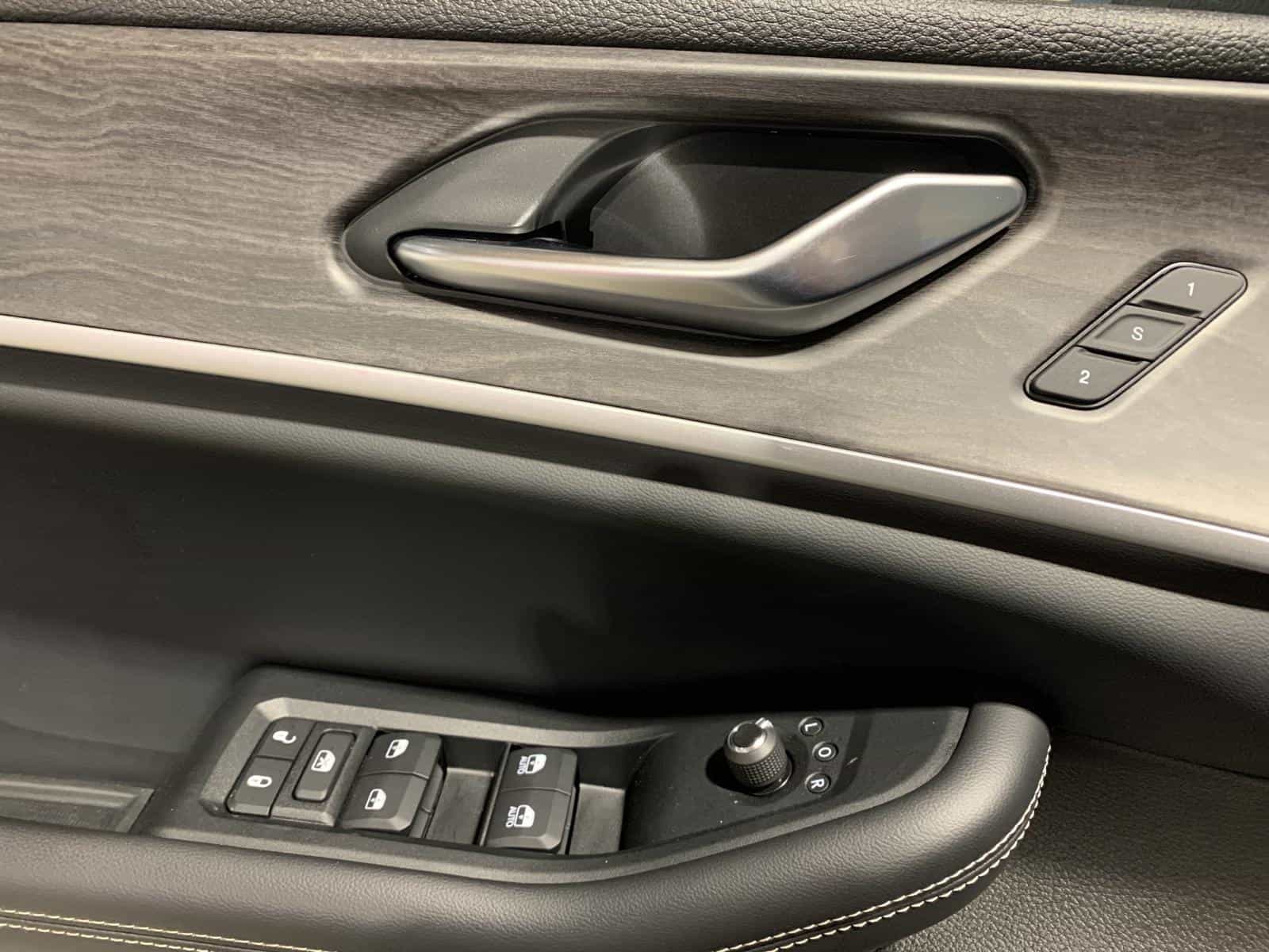 2022 Jeep Grand Cherokee Limited - Image 29