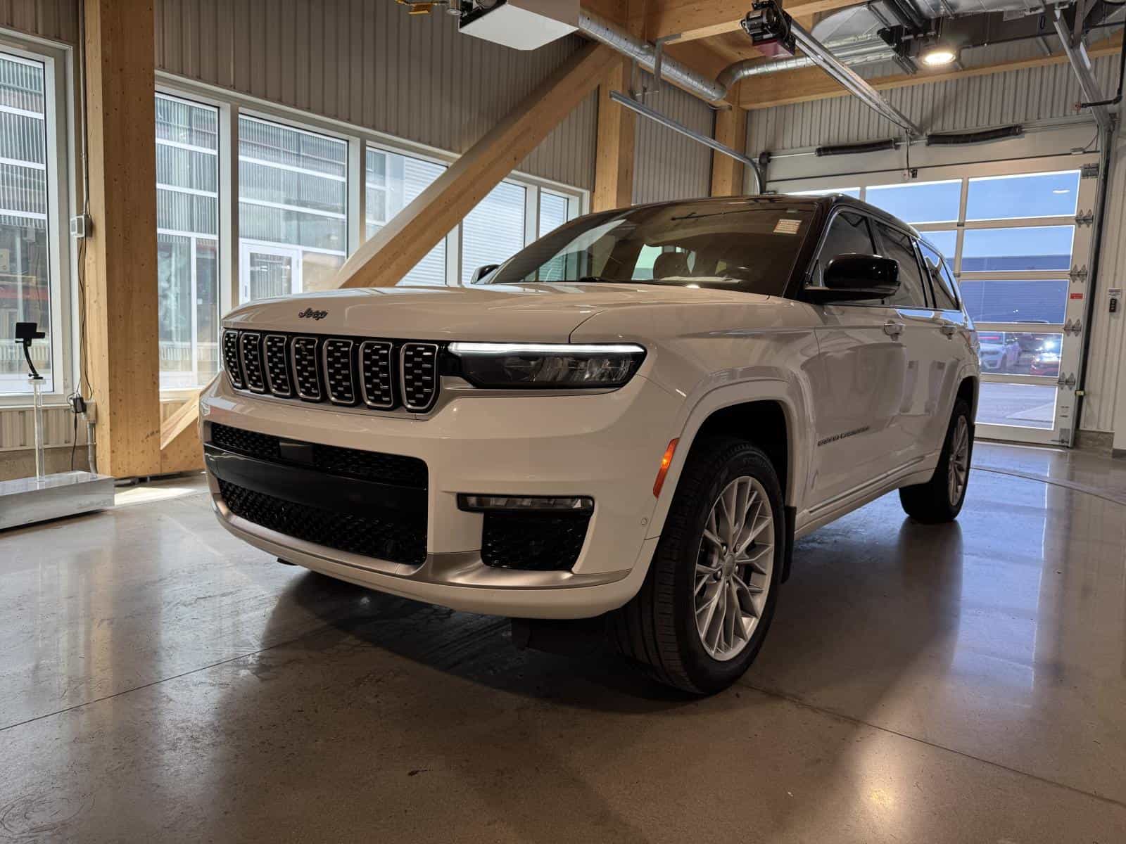 2022 Jeep Grand Cherokee L Summit - Image 1