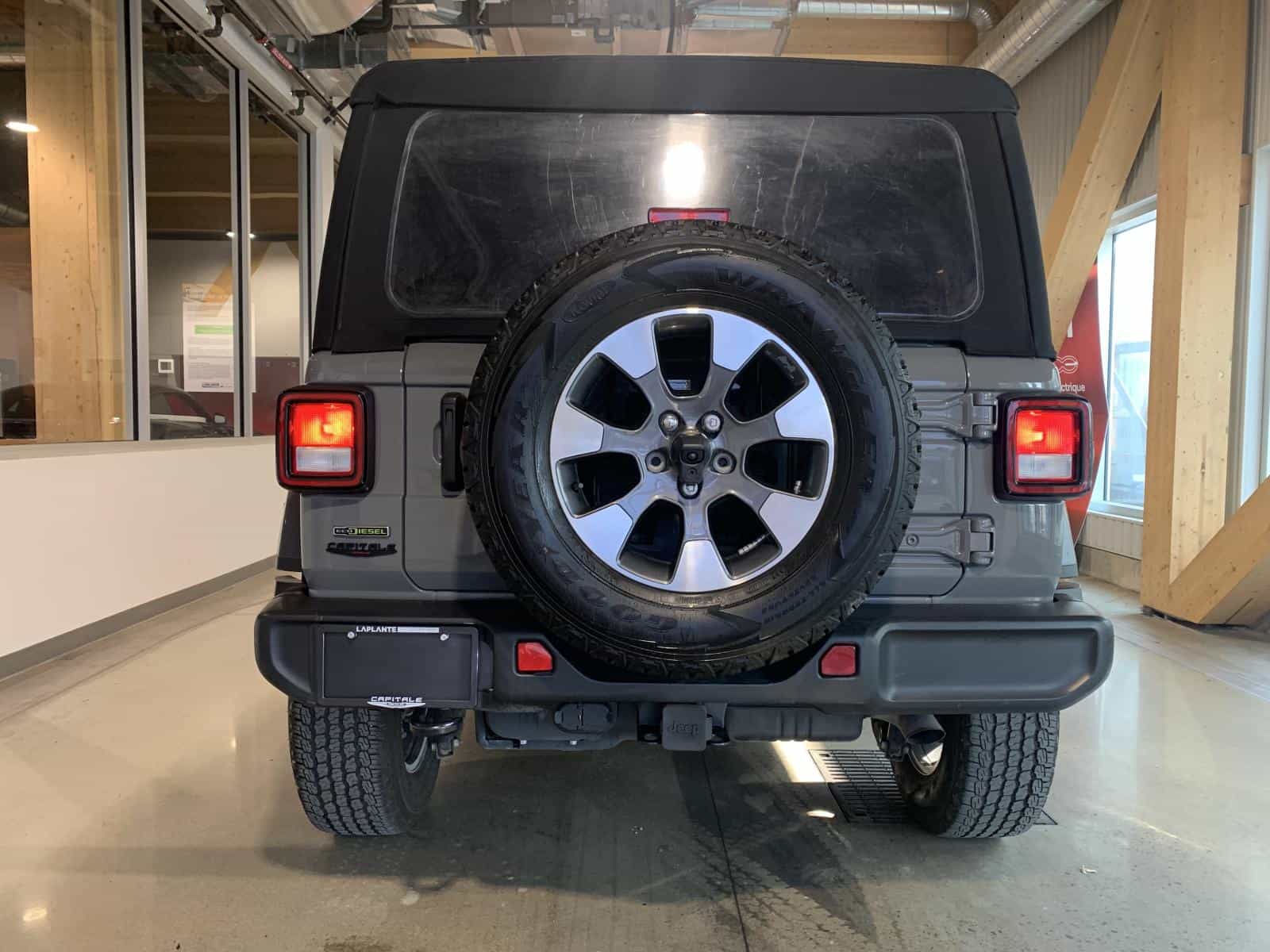 2021 Jeep WRANGLER UNLIMITED SAHARA Unlimited Sahara - Image 3